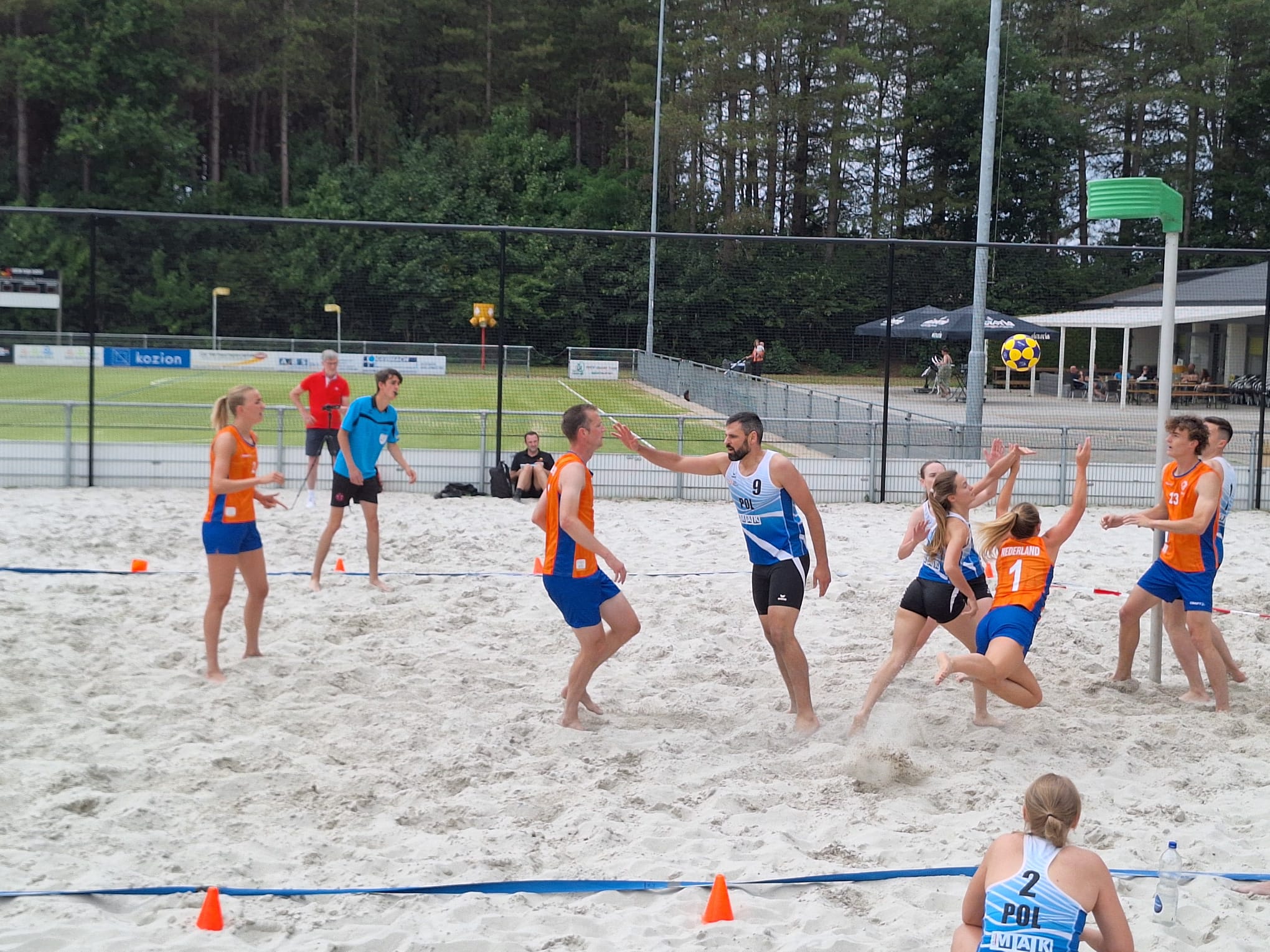Beachkorfbal driekamp